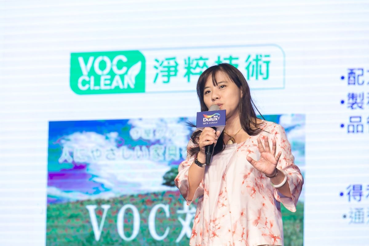 Dulux得利塗料台灣區行銷總監吳心蓮小姐現場說明新產品擁有領先業界的VOC Clean淨粹技術，強調從配方到製程嚴格品管VOC，讓室內空氣更清新、居家更健康！